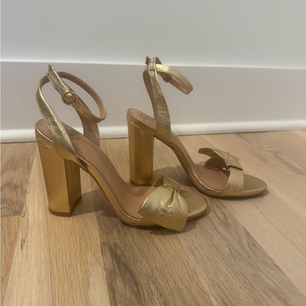 Vince Camuto Gold Bow Heels Size 6